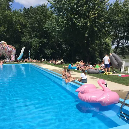 Camping And Bungalow Pap-sziget Szentendre/budapest Campsite