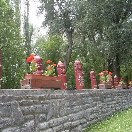 Camping And Bungalow Pap-sziget Szentendre/budapest Campsite