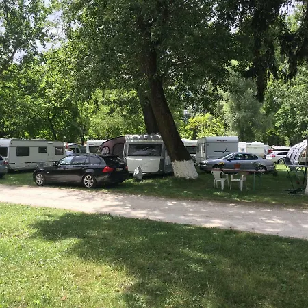 Camping And Bungalow Pap-sziget Szentendre/budapest Campsite