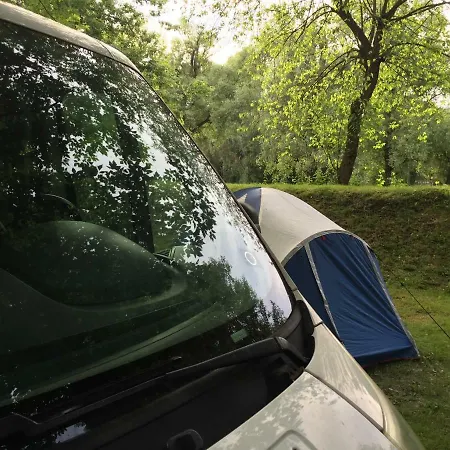Camping And Bungalow Pap-sziget Szentendre/budapest Szentendre
